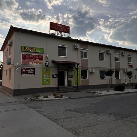 Bed and Breakfast Alice Panzio Kalocsa Esterno foto