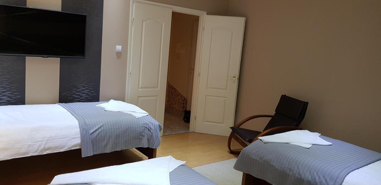 Bed and Breakfast Alice Panzio Kalocsa Esterno foto