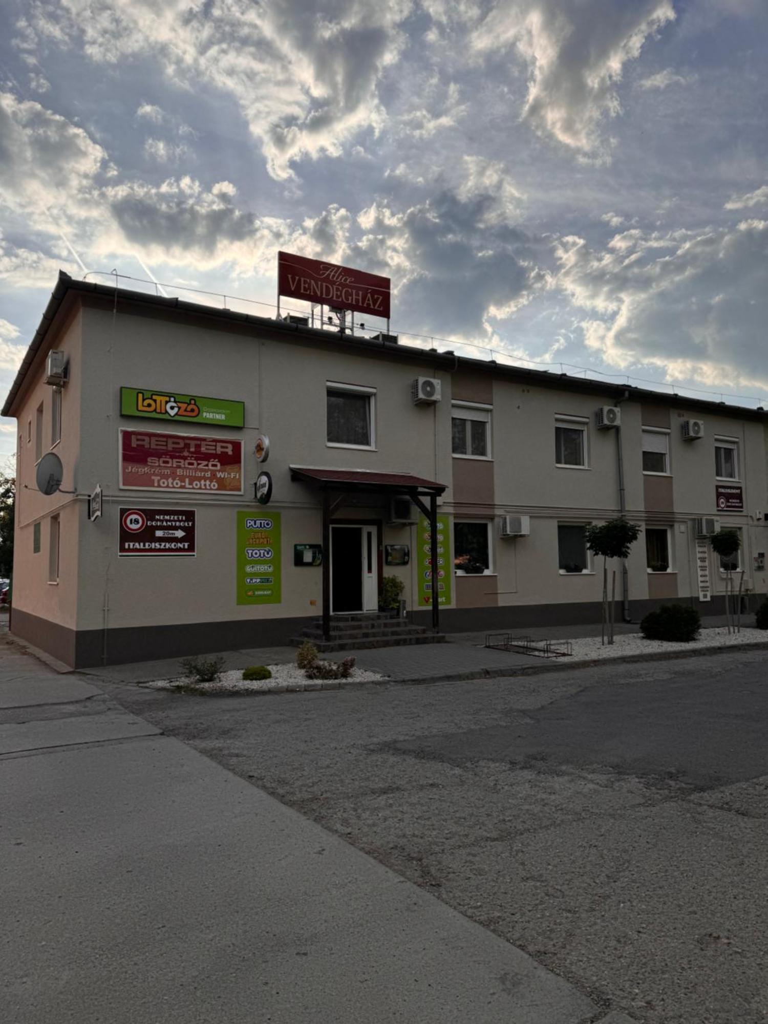 Bed and Breakfast Alice Panzio Kalocsa Esterno foto